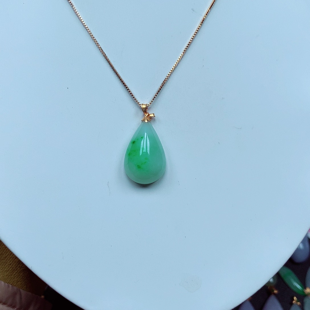 翡翠颈饰18K金镶嵌天然翡翠A货