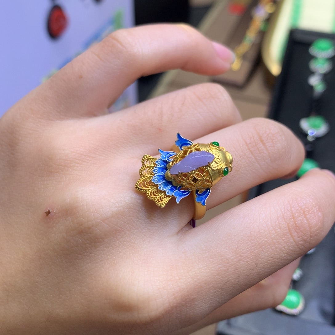 翡翠18K金镶嵌颈饰