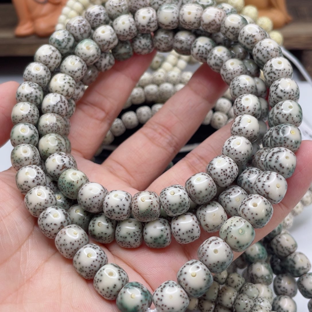 星月菩提吊坠9×10 石玉同枝大眼睛