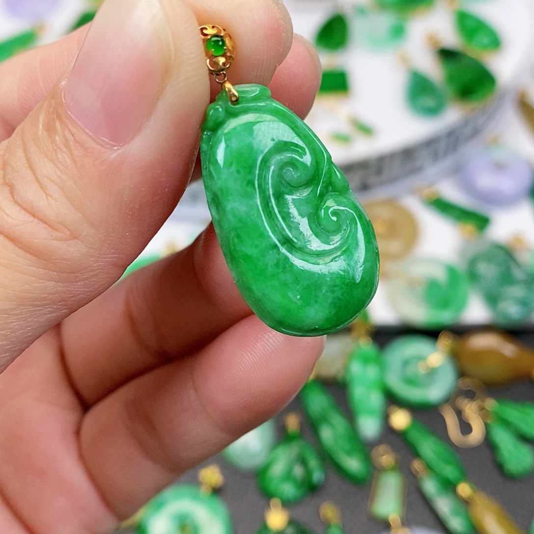 翡翠吊坠(不含链)18K金镶嵌