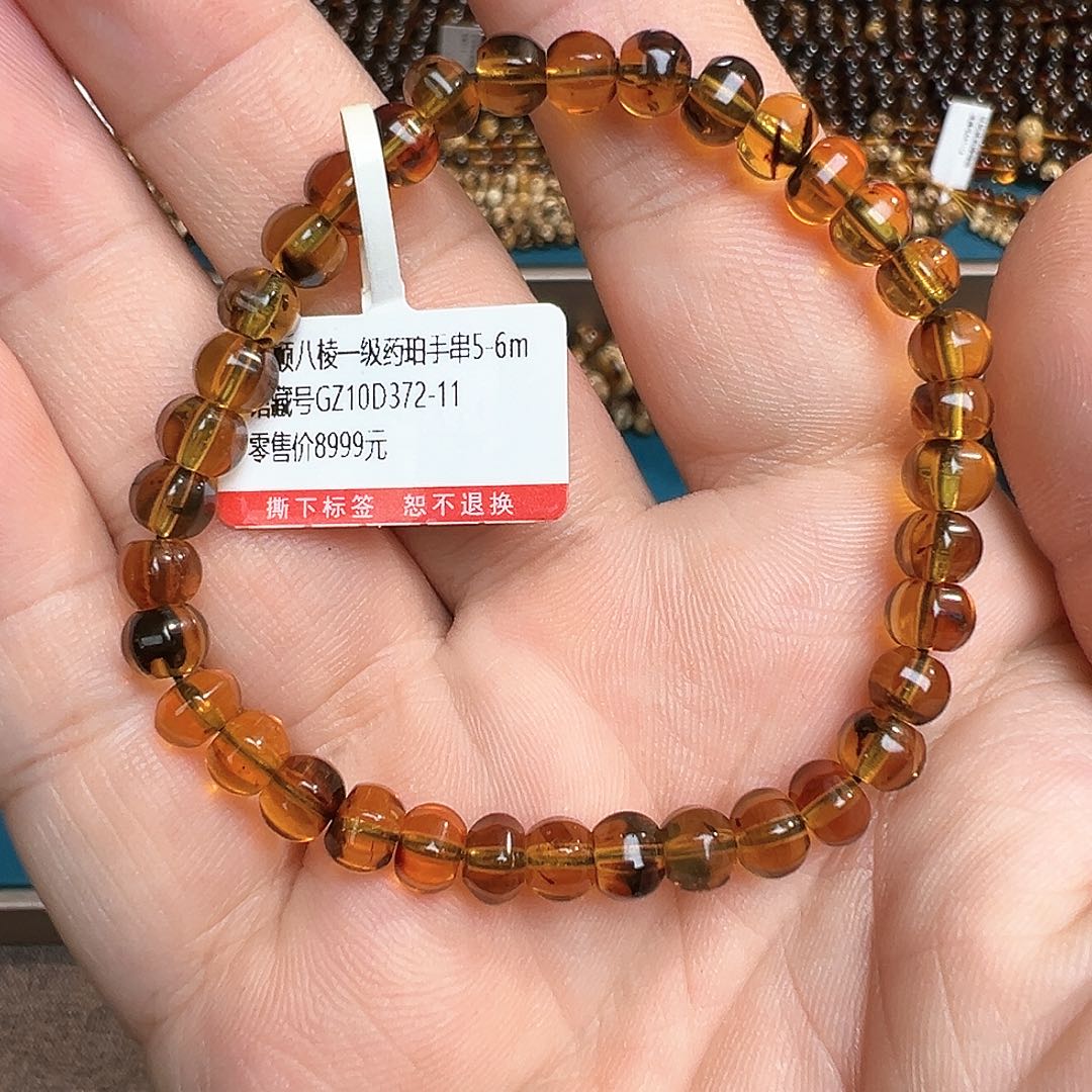 琥珀颈饰未镶嵌抚顺