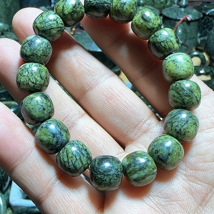 蛇纹石玉手串1..2cm老型珠未镶嵌