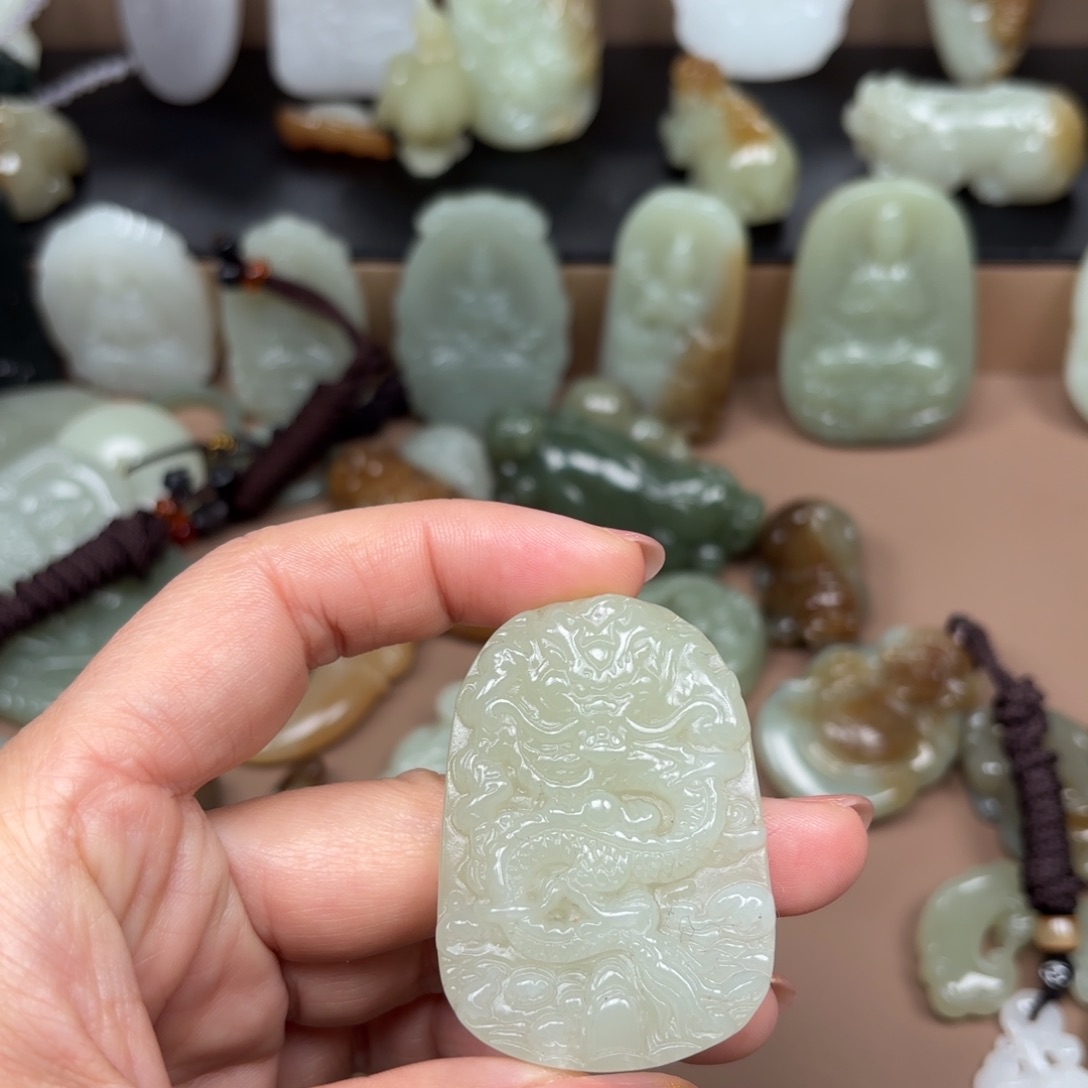 和田玉颈饰未镶嵌