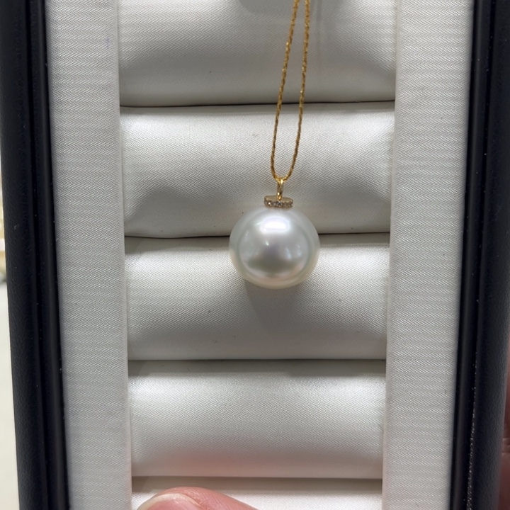 18K金镶嵌海水珍珠上新澳白小奶嘴吊坠13-14mm