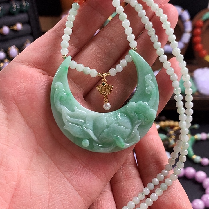 翡翠未镶嵌颈饰吊坠