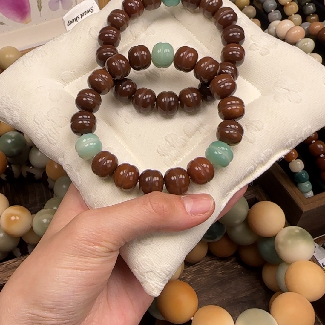 白玉菩提吊坠蛋堡