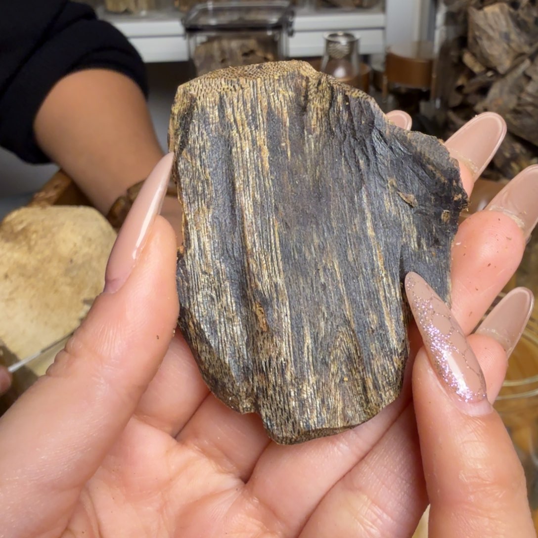 沉香蓝宝石颗粒10克