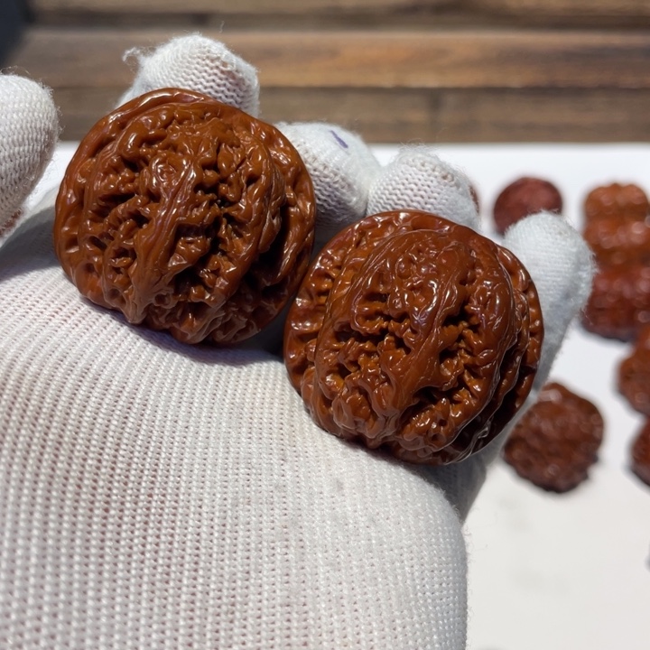 文玩核桃吊坠小****。大粗筋39.300.11