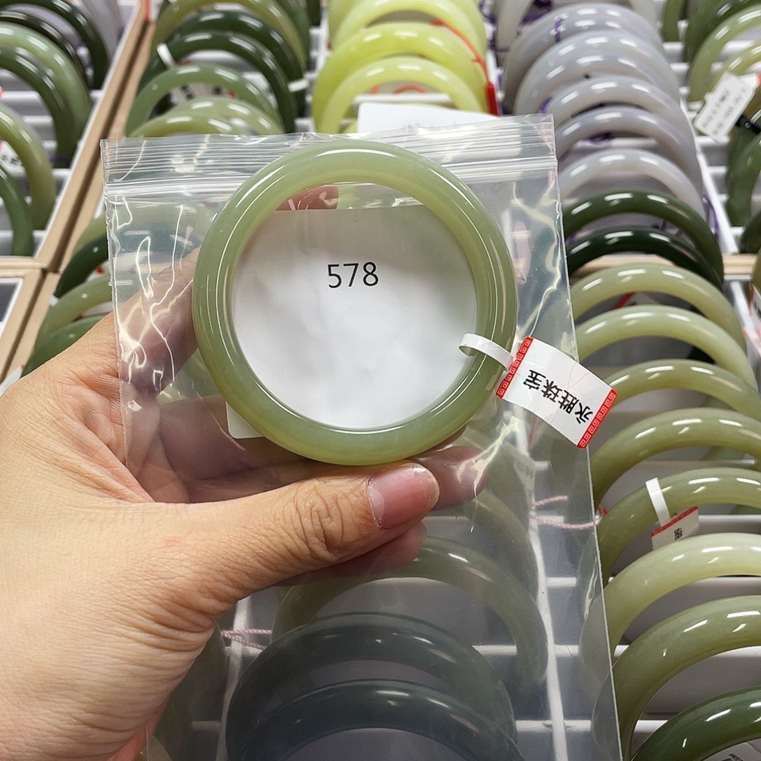 和田玉（糖玉）手镯未镶嵌578圈口54