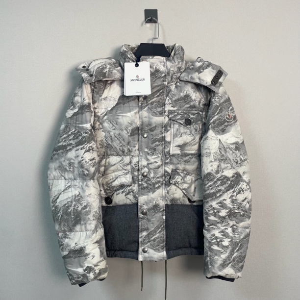 99新 MONCLER 盟可睐雪山徽标羽绒服/3码/价14000