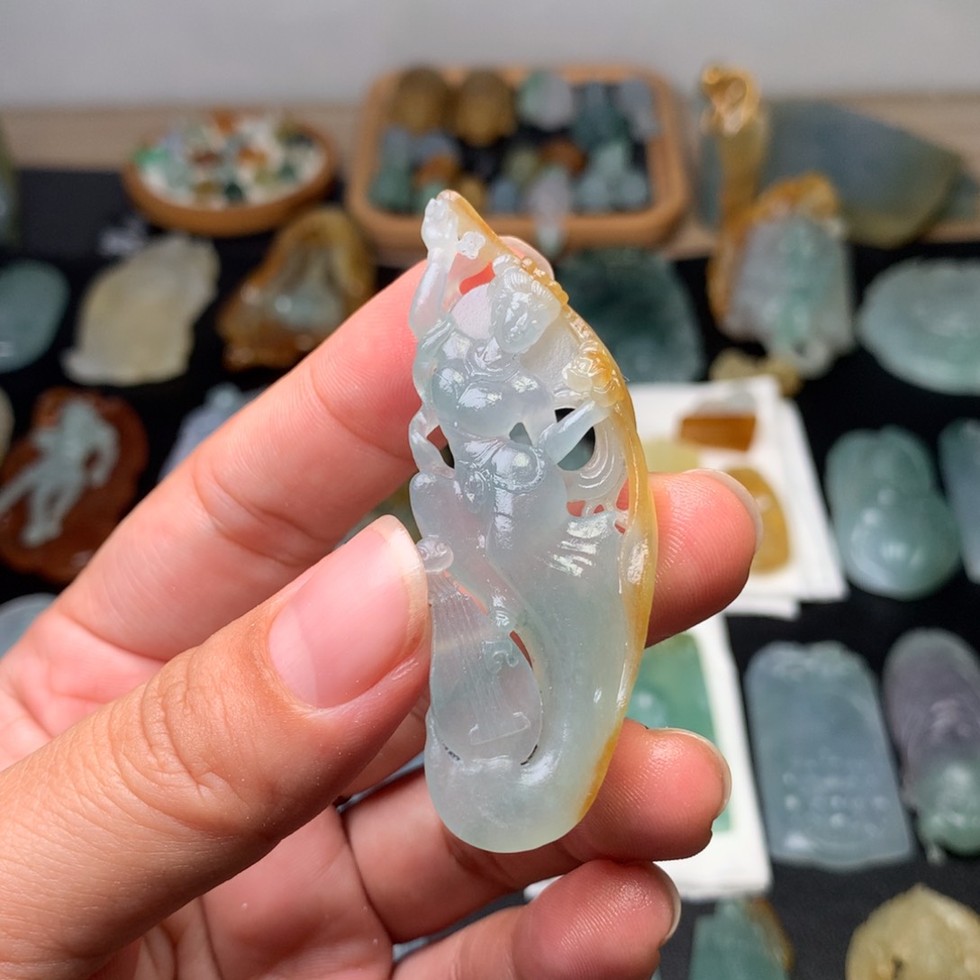 定制翡翠未镶嵌英*?飞天