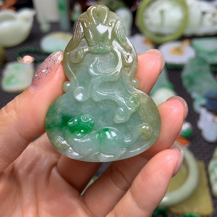 米***色未镶嵌挂件翡翠清