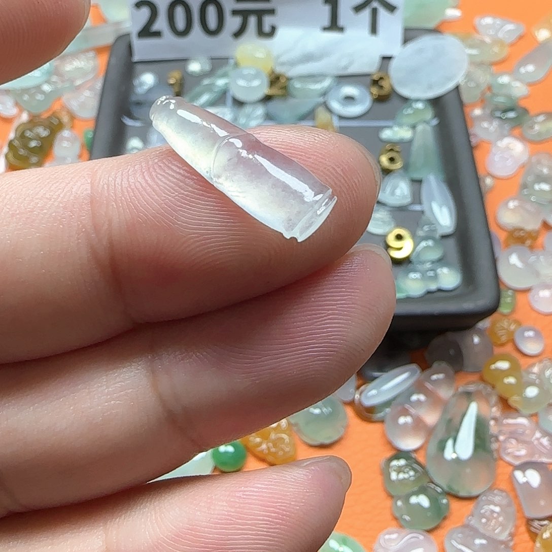 定制翡翠未镶嵌大****山翡翠