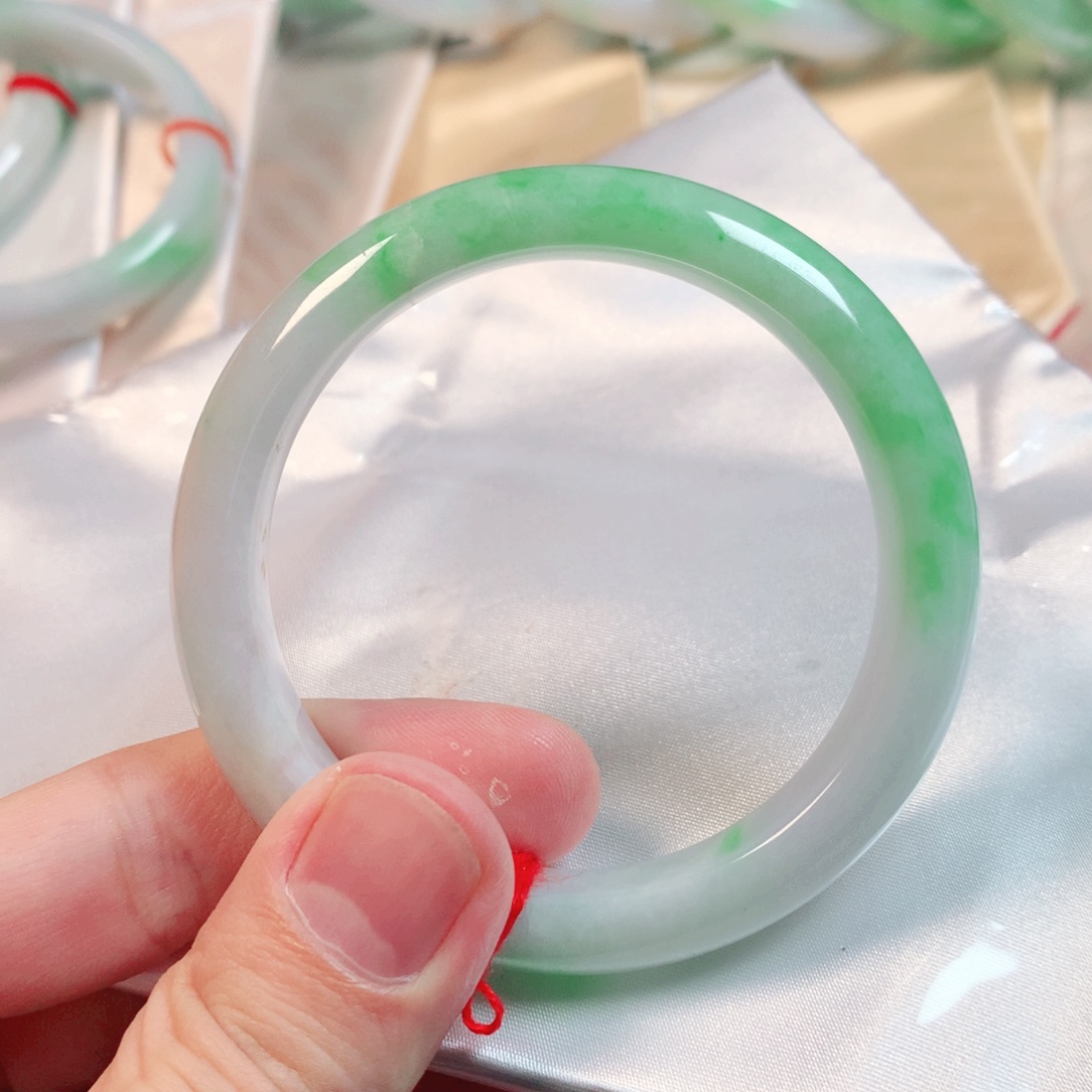 翡翠手镯未镶嵌翡翠手镯56