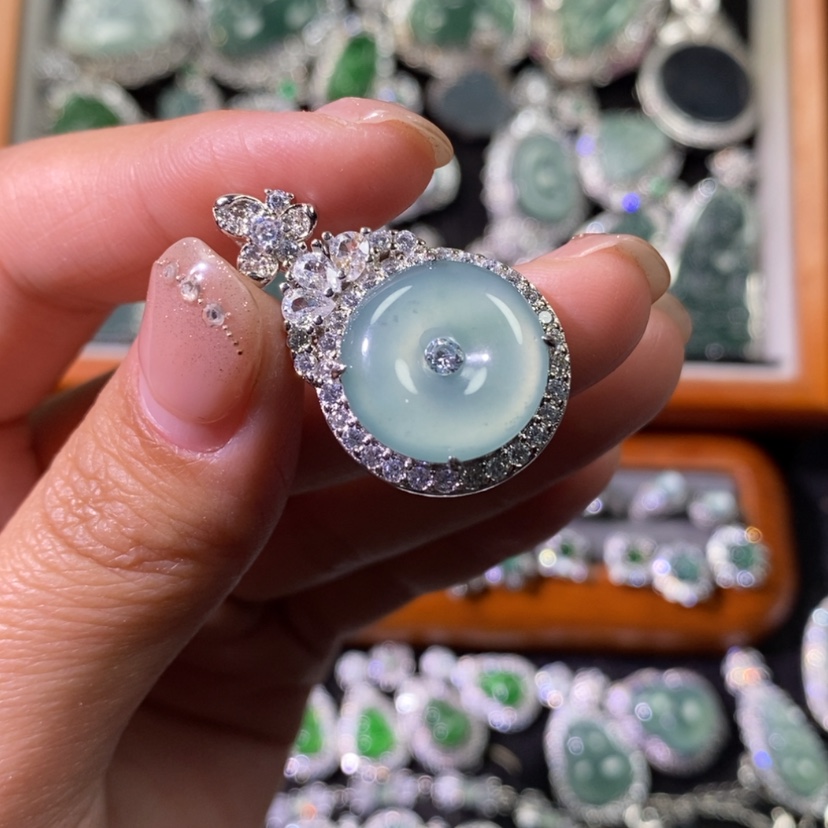 【闪购商品】翡翠颈饰未镶嵌天然