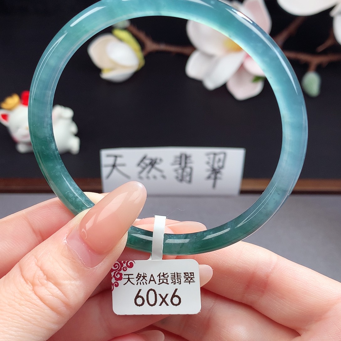 翡翠手镯（圆镯）未镶嵌