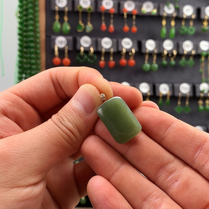 和田玉颈饰18K金镶嵌