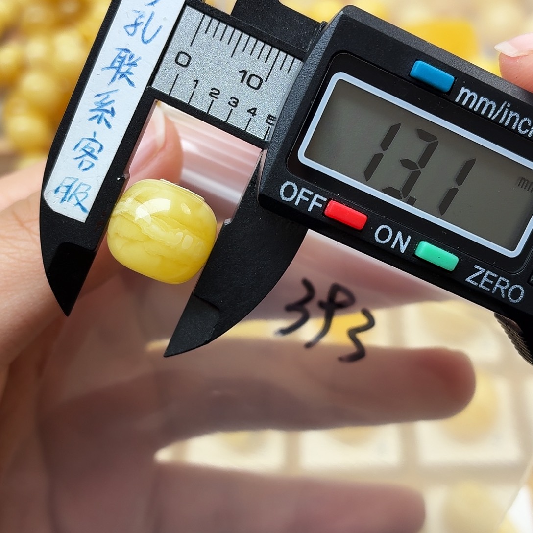 天***邱蜜蜡未镶嵌裸石蜜蜡