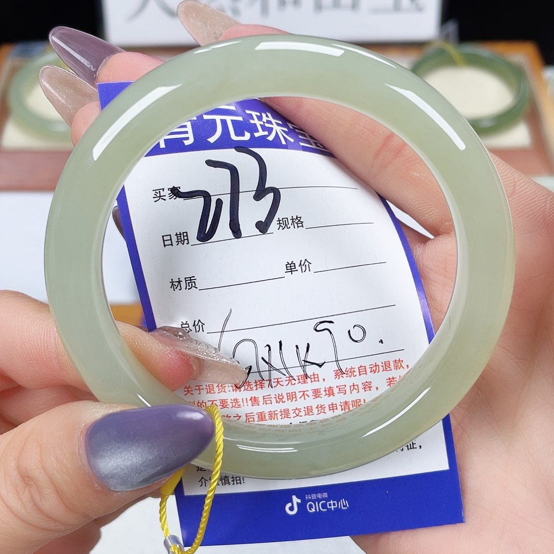 和田玉手镯未镶嵌