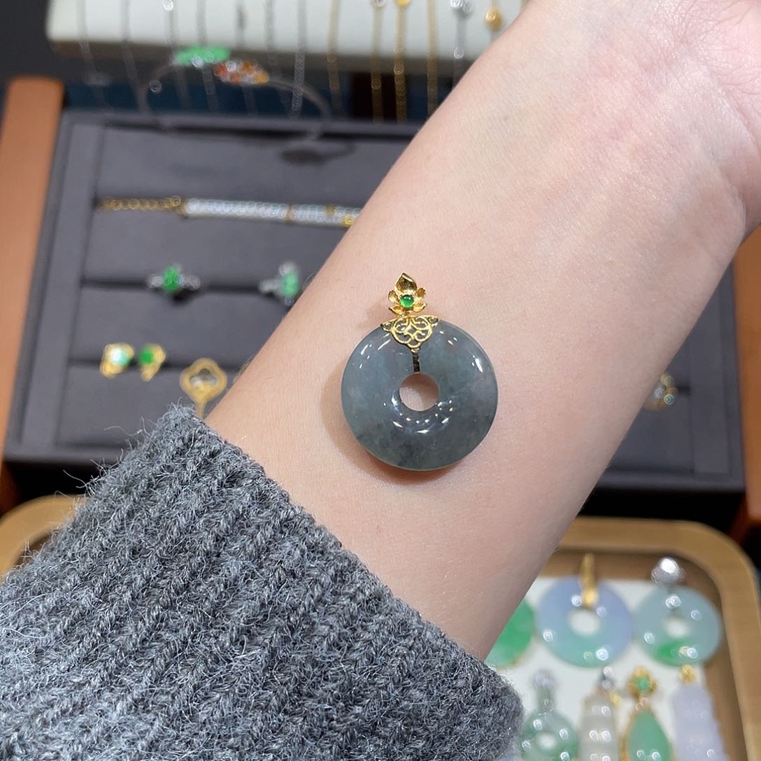 翡翠吊坠(不含链)18K金镶嵌甜甜圈