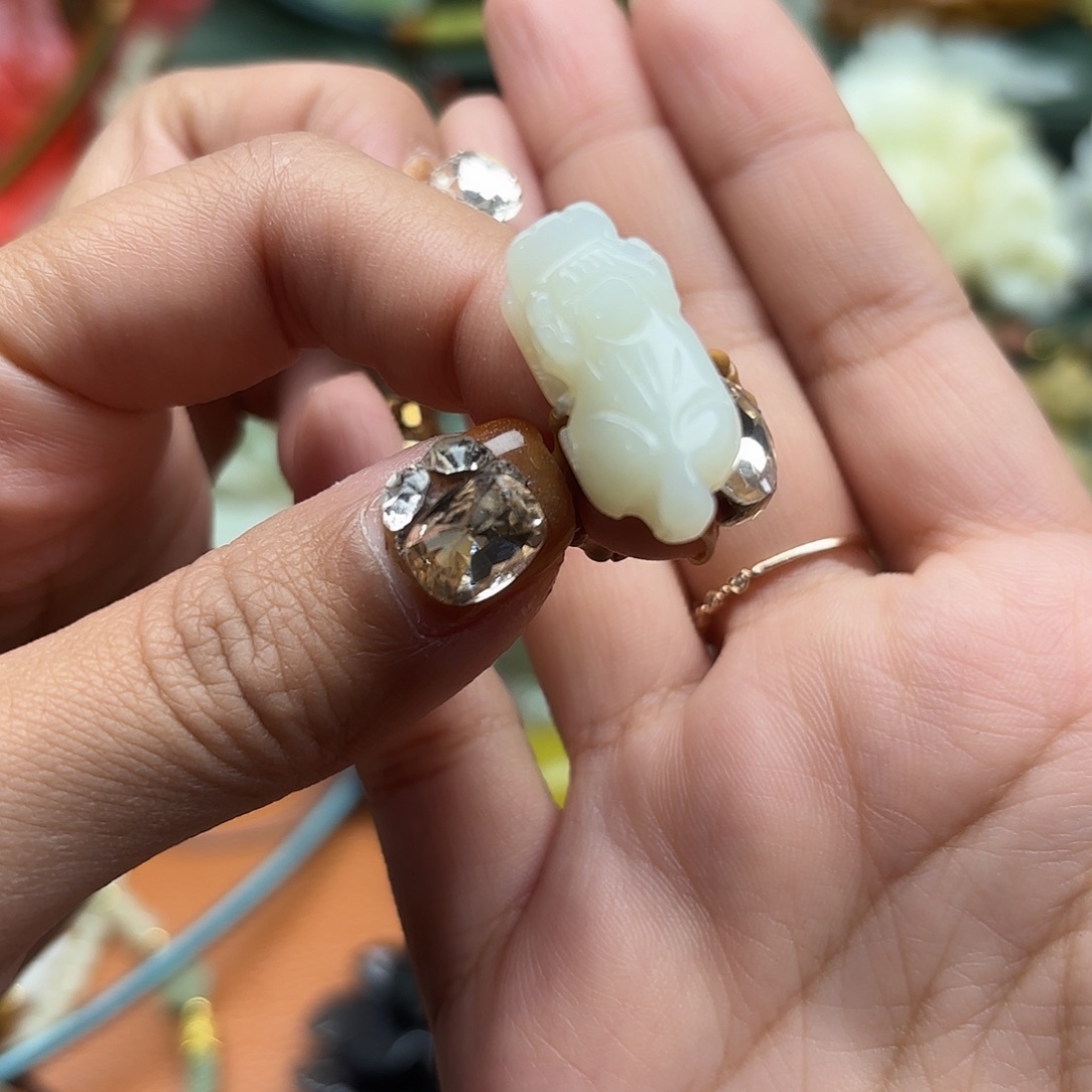 蛇纹石玉未镶嵌吊坠