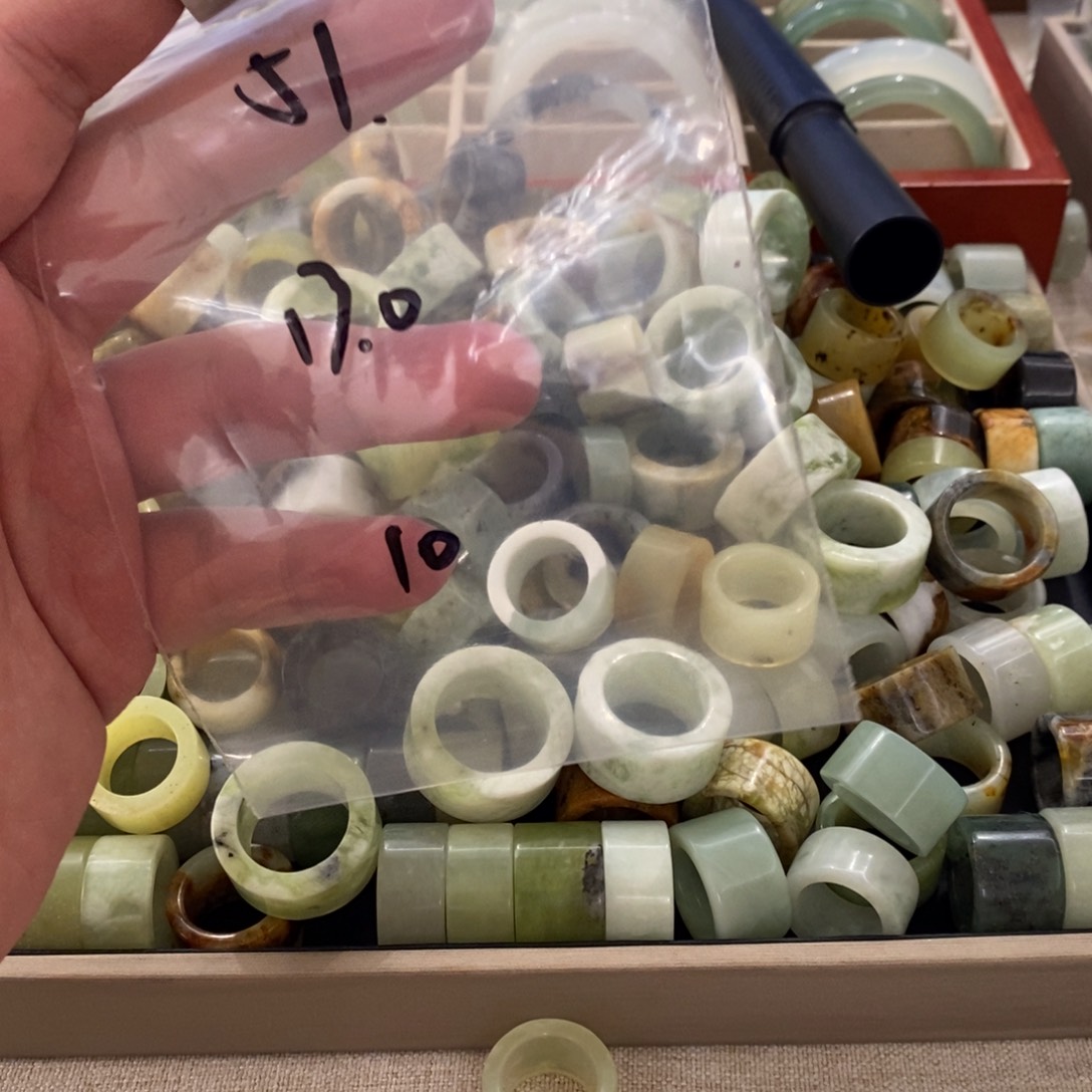 蛇纹石玉未镶嵌戒指