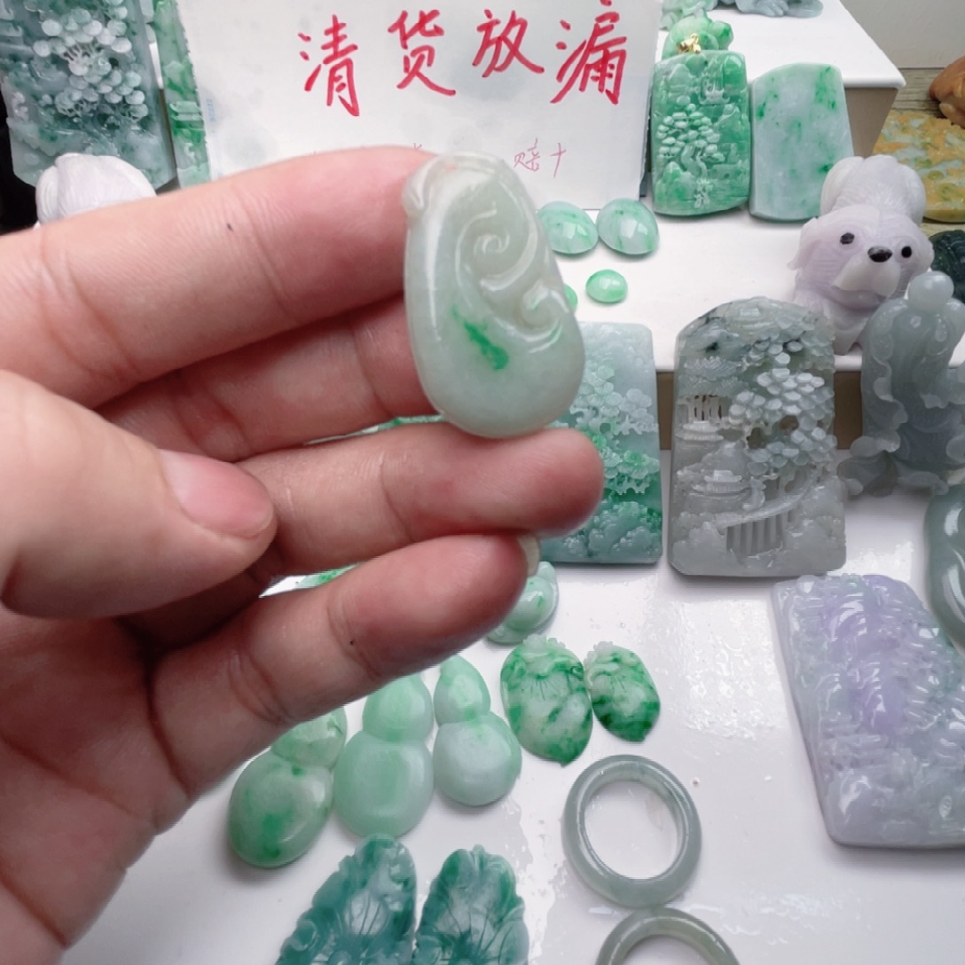 翡翠未镶嵌颈饰翡翠