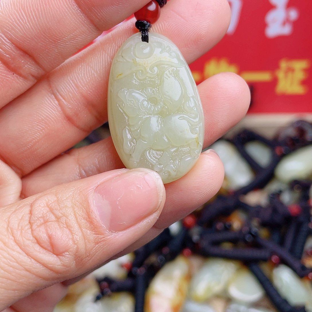 和田玉颈饰未镶嵌