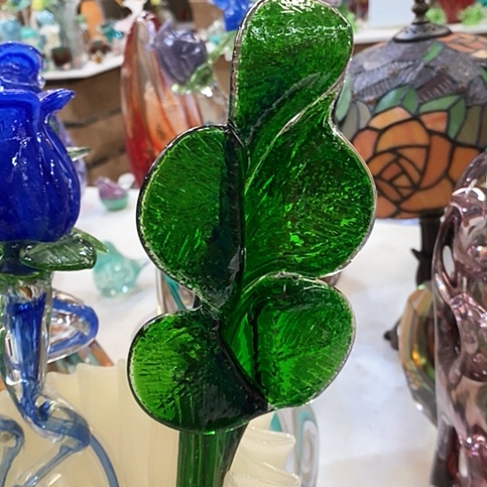 琉璃花瓶高48厘米宽9厘米