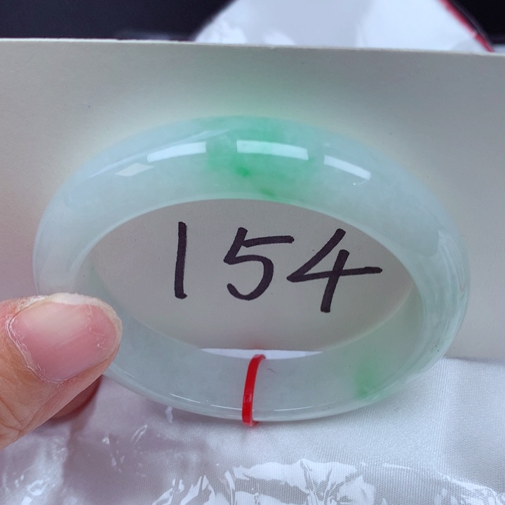 翡翠手镯未镶嵌翡翠