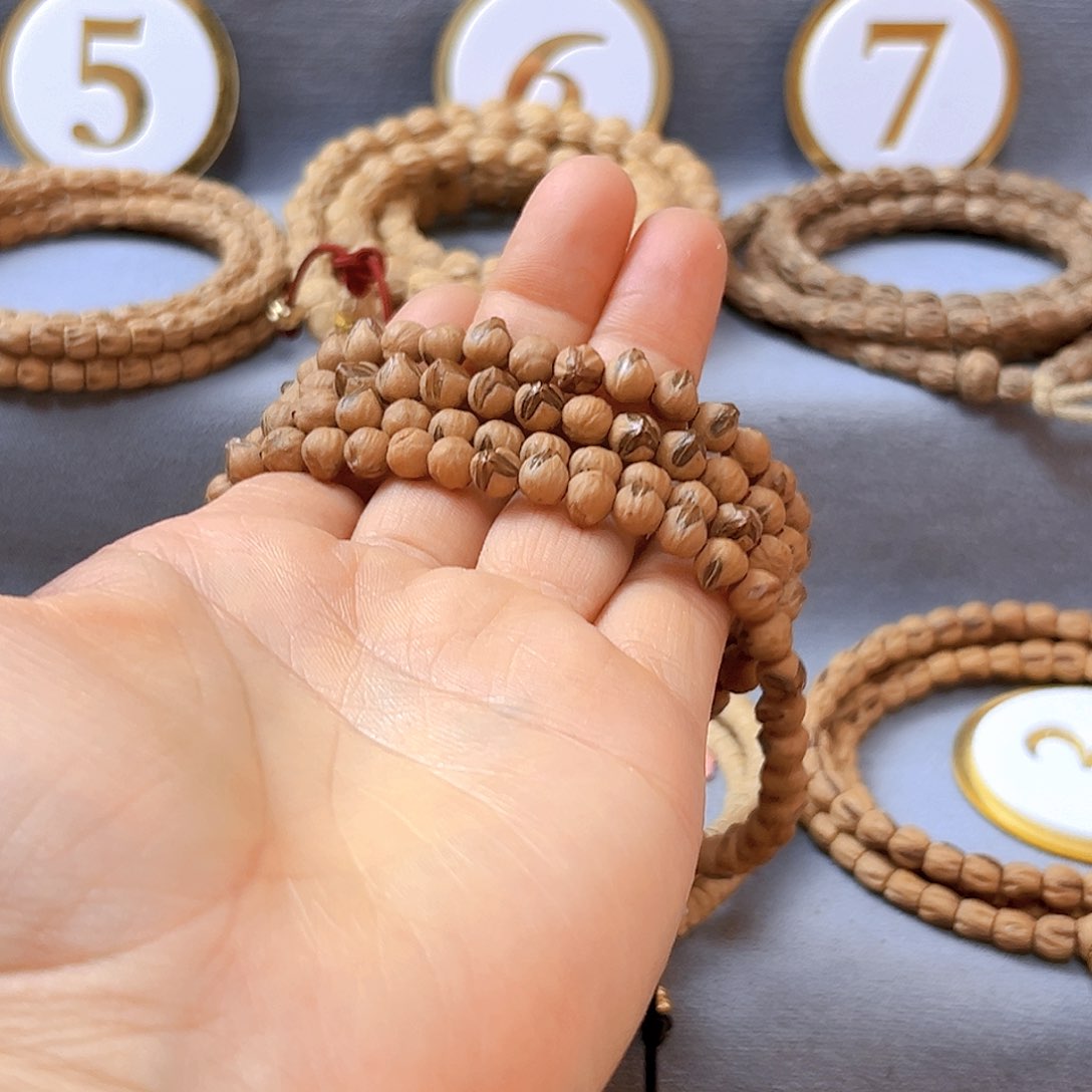 柏香籽/百香籽手串大*?