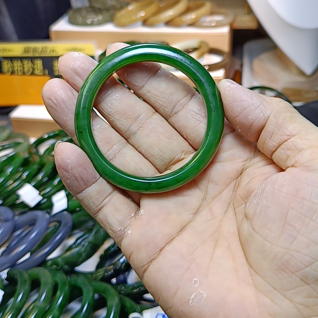 请***马和田玉（糖玉）未镶嵌颈饰