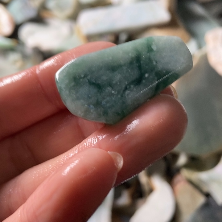 翡翠颈饰未镶嵌天然翡翠