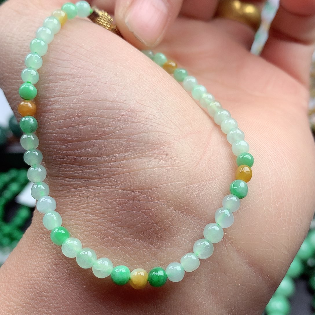 翡翠颈饰未镶嵌手串