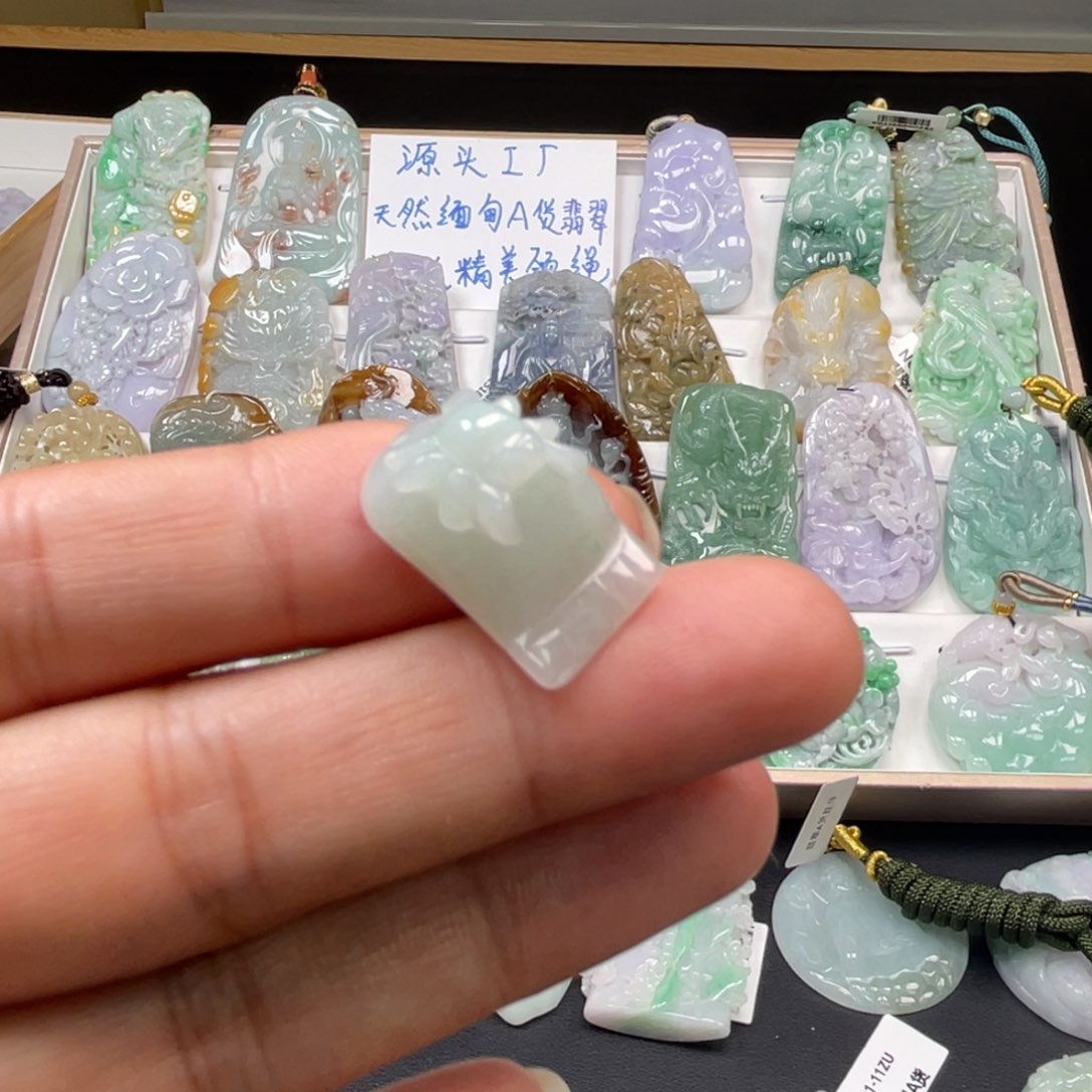 翡翠吊坠(不含链)未镶嵌