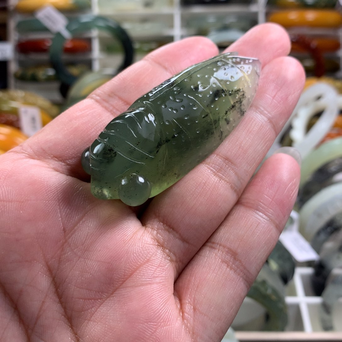 蛇纹石玉颈饰未镶嵌