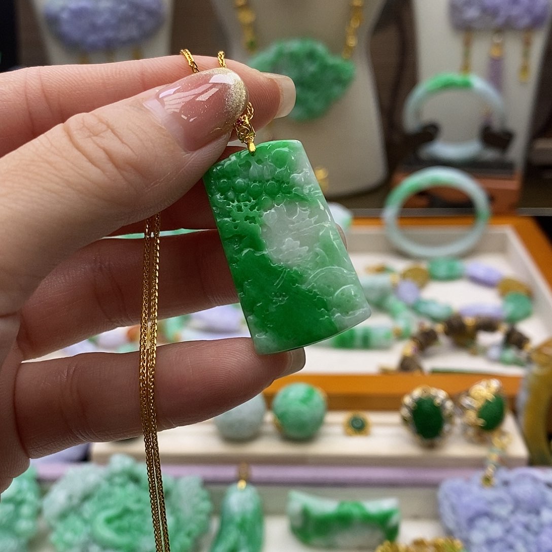 颈饰未镶嵌翡翠天然