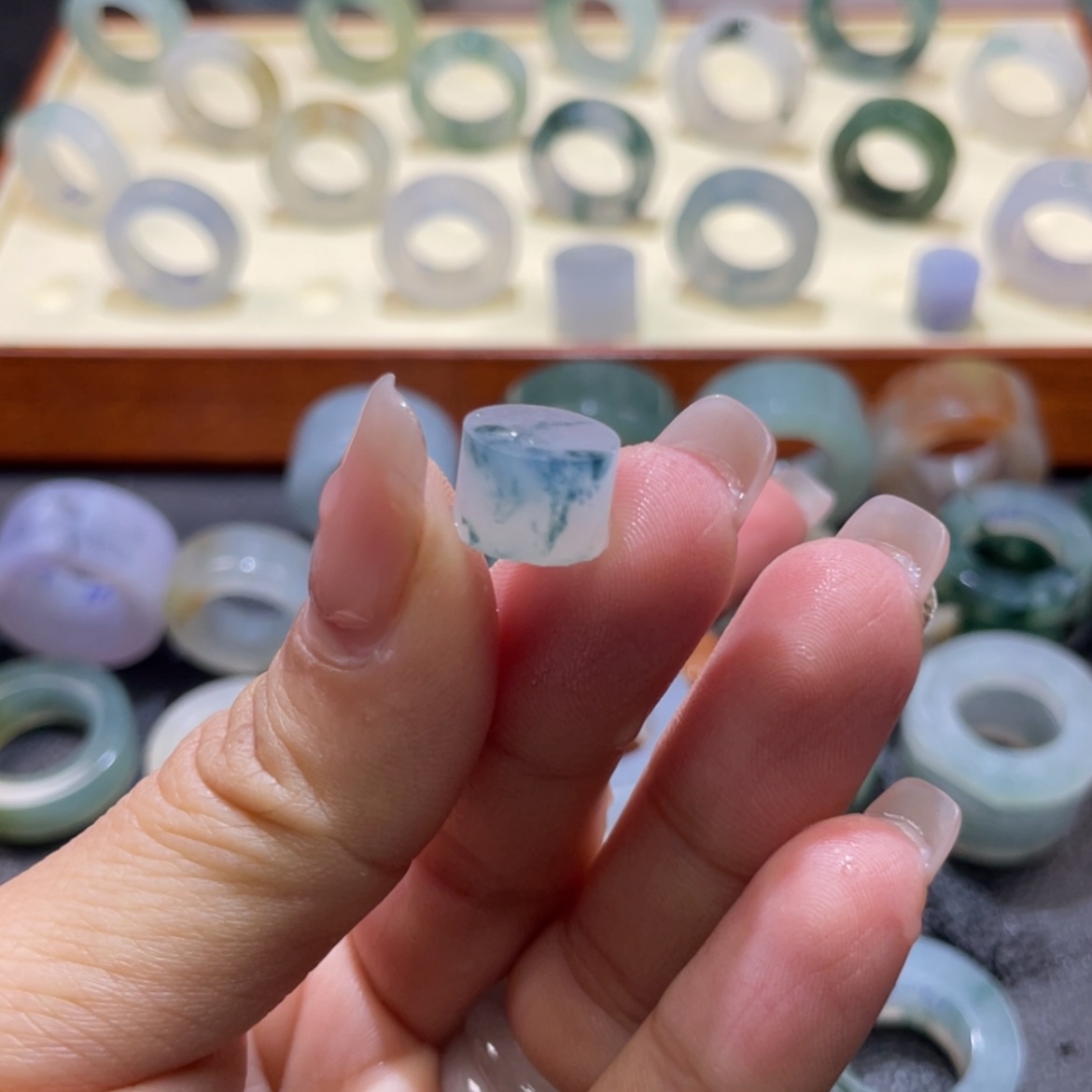 【闪购商品】定制翡翠未镶嵌莓**行天然翡翠