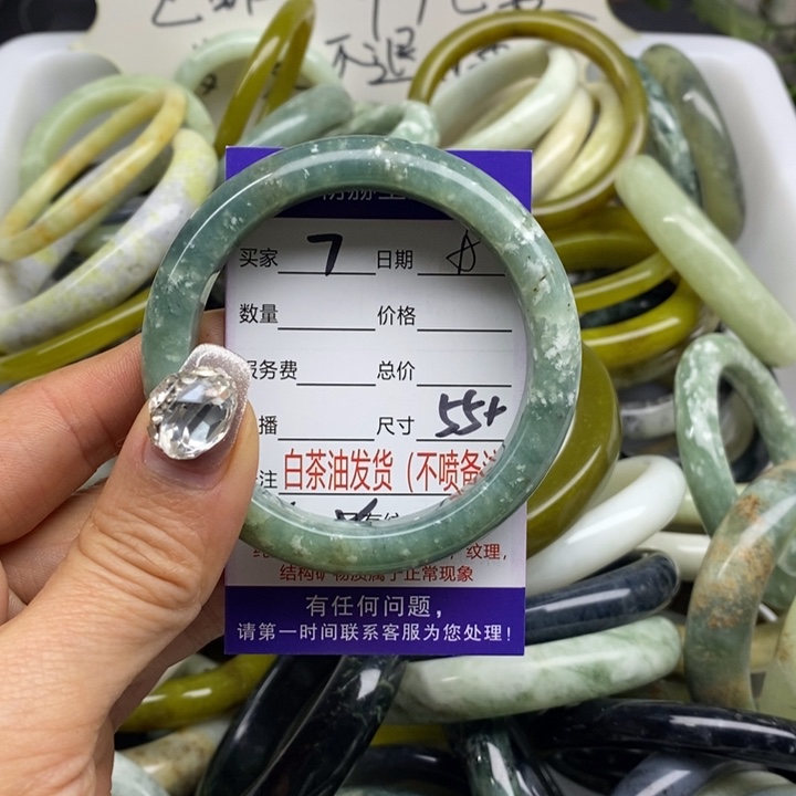 蛇纹石玉手镯未镶嵌