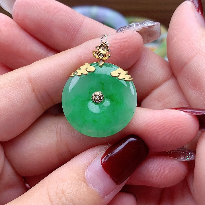 翡翠颈饰18K金镶嵌翡翠