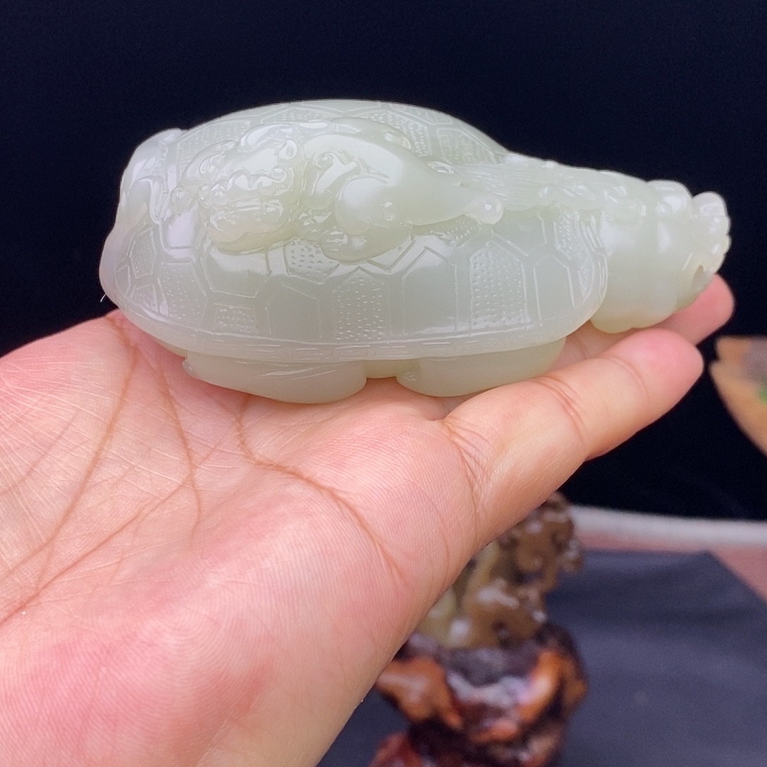 用***8和田玉未镶嵌摆件