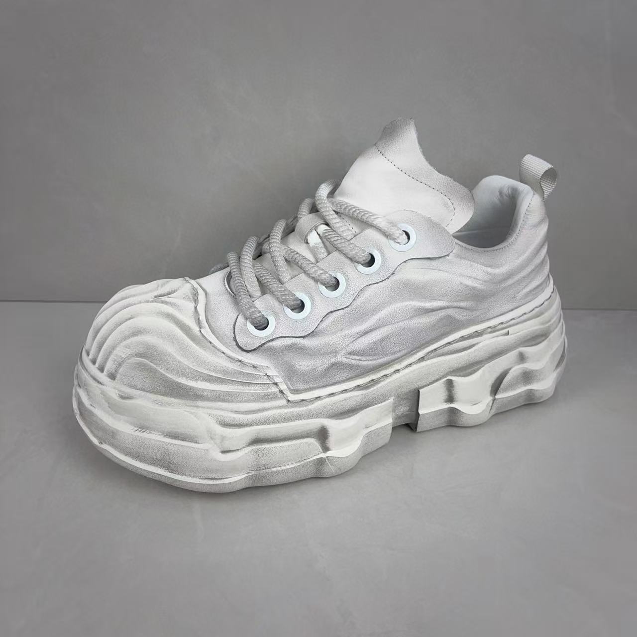 男鞋2025秋季新款头层牛皮轻便软厚底增高真皮透气贝壳头休闲潮鞋