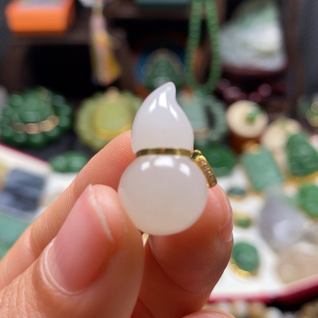 和田玉18K金镶嵌颈饰