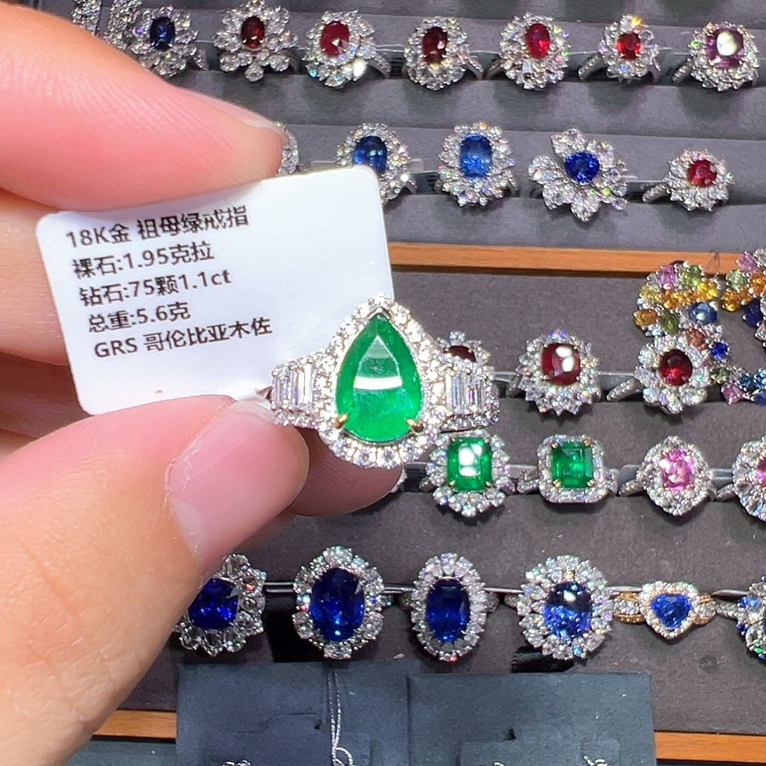 祖母绿戒指18K金镶嵌