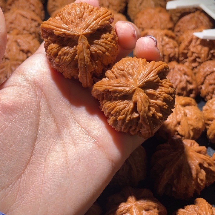 无***9桃核吊坠小妹三棱