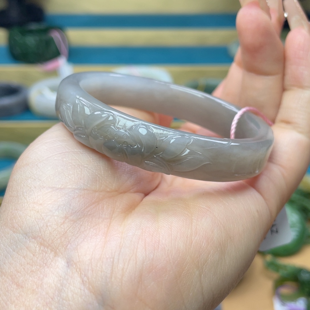 和田玉未镶嵌手镯57圈口。 编号A3贵妃镯