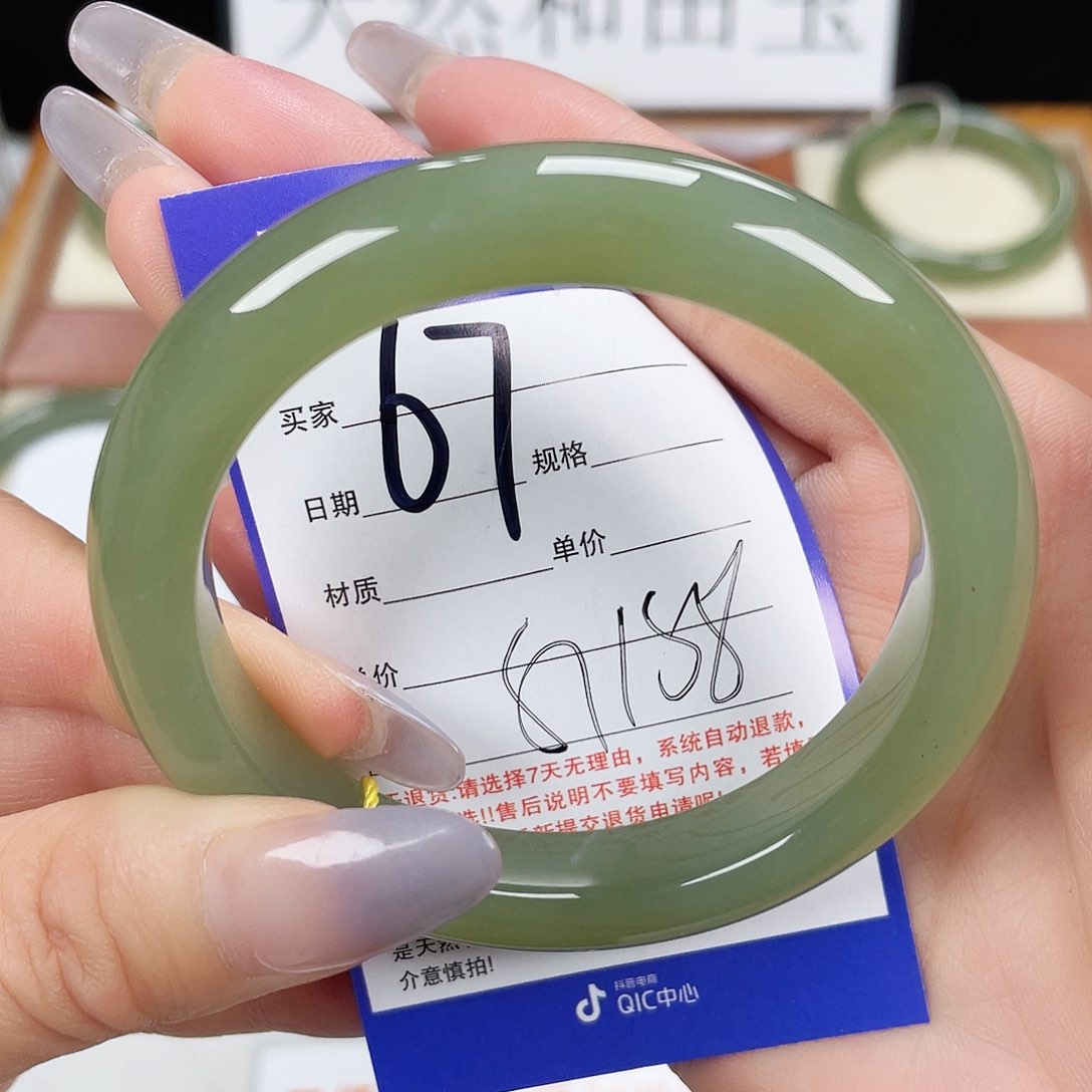 和田玉手镯未镶嵌