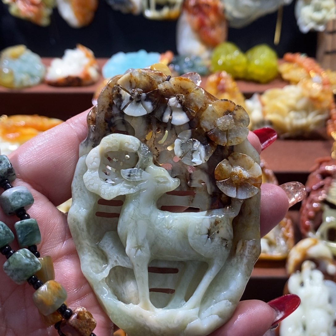 蛇纹石玉颈饰未镶嵌