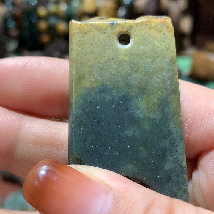 未镶嵌岫岩河磨玉（透闪石质玉）挂件麒*