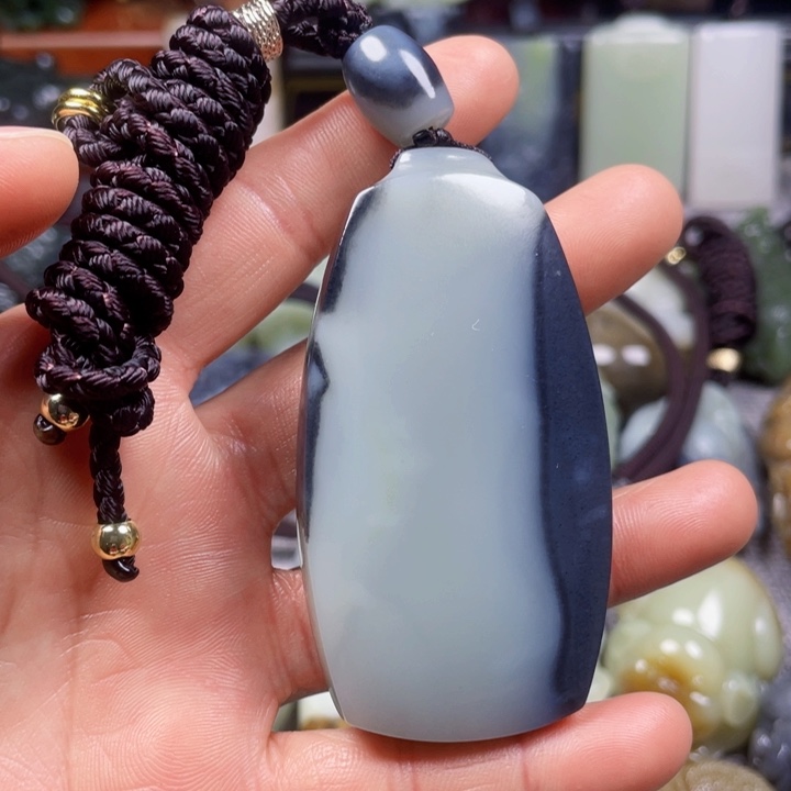 和田玉挂件未镶嵌事***’